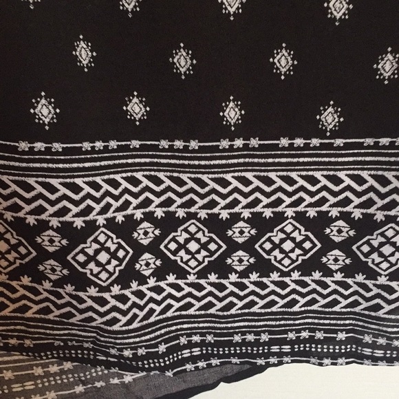 Patterned Tank Top - Picture 3 of 4